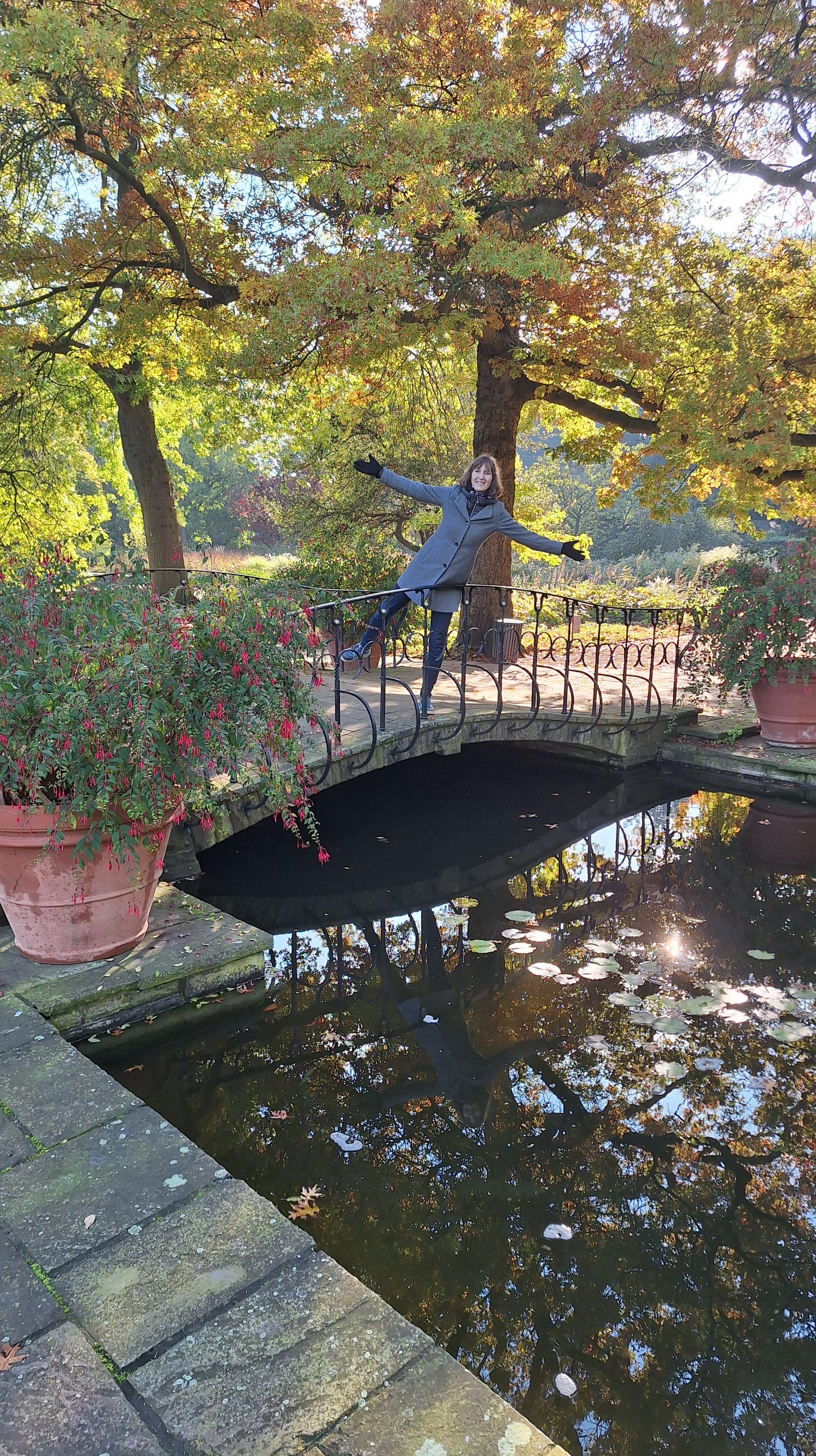 Katja auf der Brcke-min-min.jpg